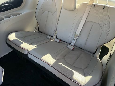 Used 2017 Chrysler Pacifica Limited w/ Advanced Safetytec Group image 27