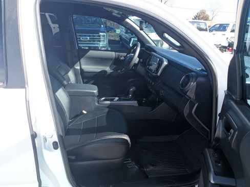 Used 2023 Toyota Tacoma TRD Off-Road image 32