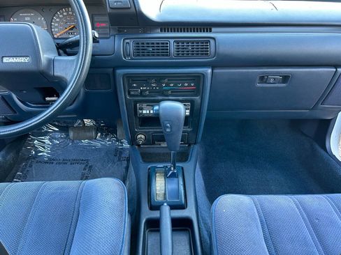 Used 1991 Toyota Camry Deluxe image 39