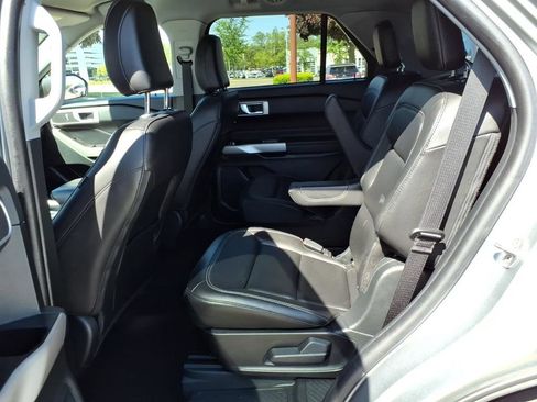 Used 2023 Ford Explorer XLT w/ Equipment Group 202A AWD/4WD image 11