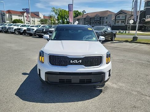 Used 2024 Kia Telluride EX w/ EX Captain's Chair Package FWD image 2