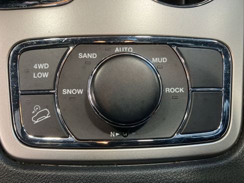 Used 2018 Jeep Grand Cherokee Limited w/ Luxury Group II AWD/4WD image 18