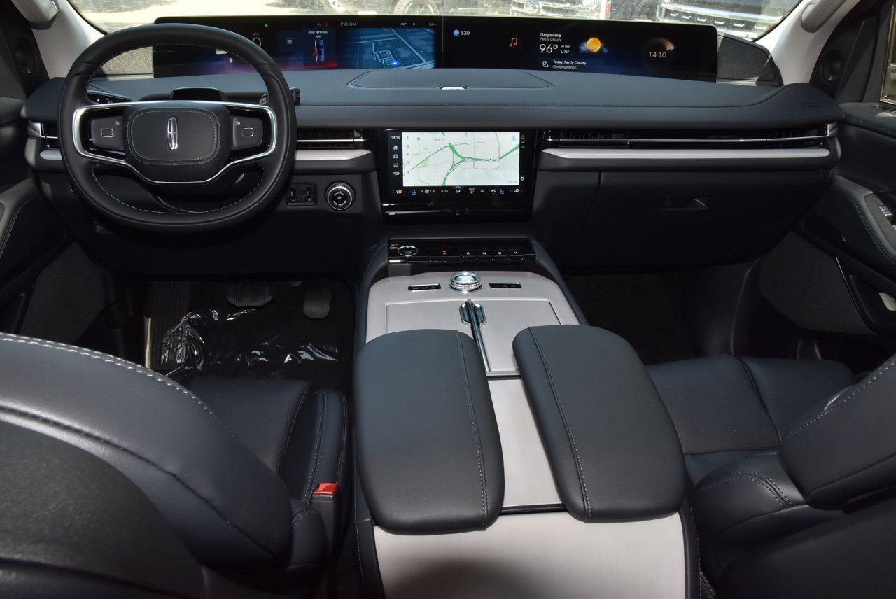 New 2027 Lincoln Navigator Reserve AWD/4WD image 17