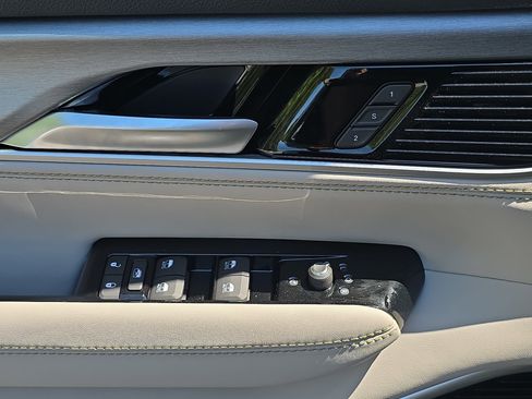 New 2026 Jeep Grand Wagoneer L Limited AWD/4WD image 24