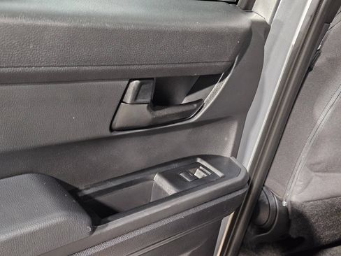 Certified 2025 Toyota Tacoma SR5 AWD/4WD image 34