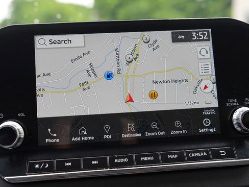 Used 2024 Mitsubishi Outlander SEL FWD image 2