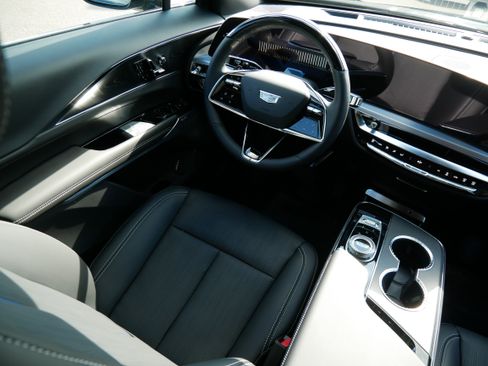 New 2026 Cadillac Lyriq Premium Luxury image 7