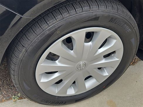 Used 2017 Nissan Versa SV image 15