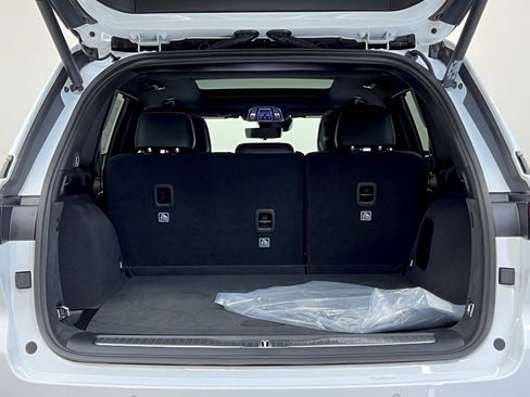 New 2025 Jeep Grand Cherokee Overland w/ Adv Protech Group III image 5