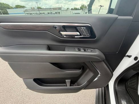 Used 2025 Chevrolet Tahoe LT AWD/4WD image 33