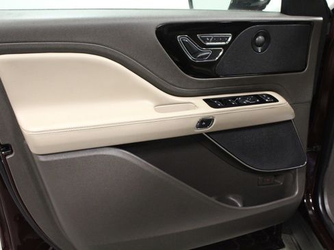 Used 2022 Lincoln Aviator Reserve w/ Equipment Group 201A image 11