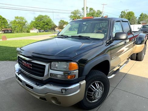 Used 2005 GMC Sierra 3500 SLT w/ Heavy-Duty Power Package image 2
