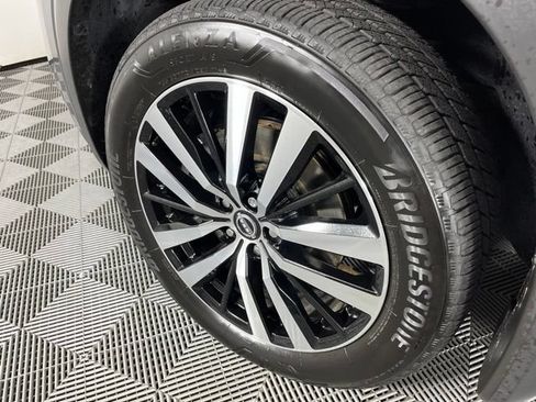 Certified 2025 Nissan Pathfinder Platinum FWD image 13