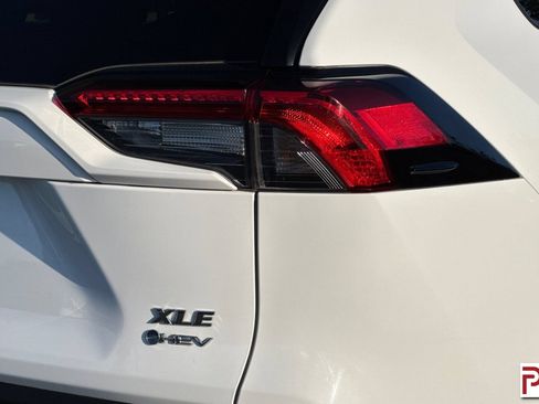 Used 2025 Toyota RAV4 XLE AWD/4WD image 33