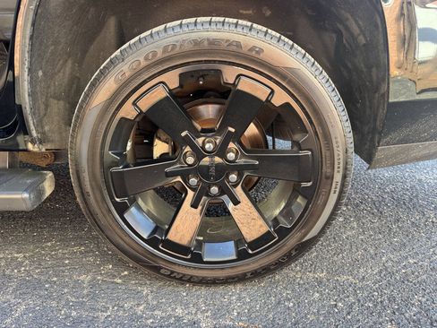Used 2017 GMC Yukon SLE w/ HD Trailering Package AWD/4WD image 9