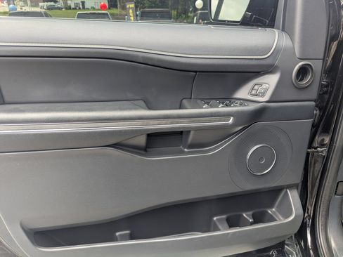 Used 2024 Ford Expedition XLT AWD/4WD image 11
