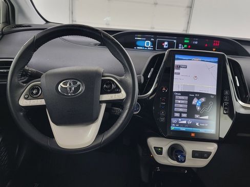 Used 2018 Toyota Prius Four w/ Advanced Technology Package image 12