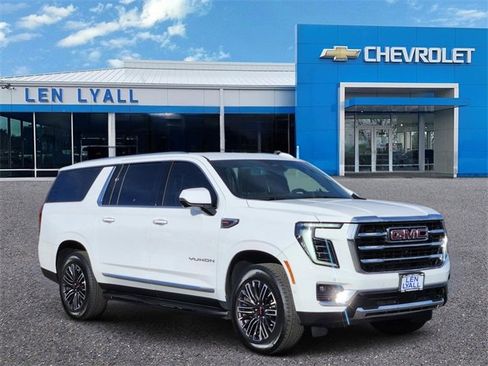 Used 2025 GMC Yukon XL Elevation image 1