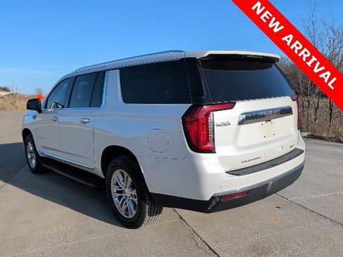 Used 2022 GMC Yukon XL SLT w/ SLT Luxury Package image 5