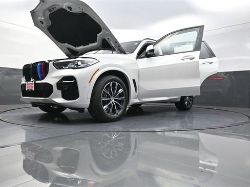 Used 2022 BMW X5 xDrive40i w/ M Sport Package image 37