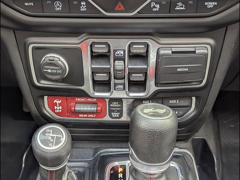 Used 2023 Jeep Wrangler Unlimited Rubicon w/ LED Lighting Group AWD/4WD image 35