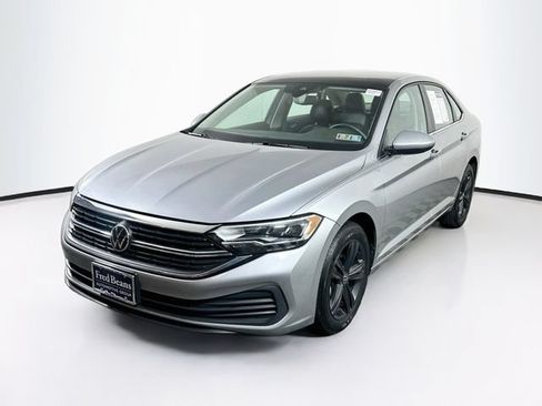 Certified 2023 Volkswagen Jetta SE w/ Panoramic Sunroof Package FWD image 4