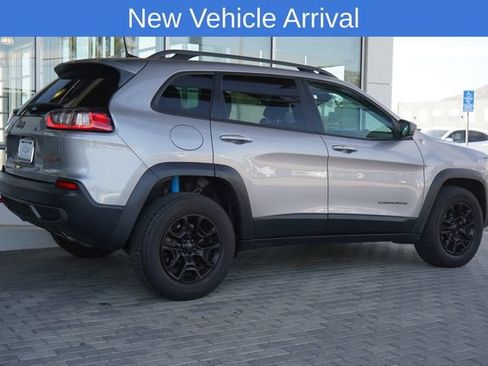 Used 2019 Jeep Cherokee Trailhawk AWD/4WD image 10