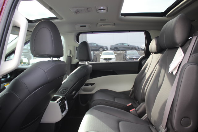 Used 2024 Kia Carnival SX Prestige FWD image 25