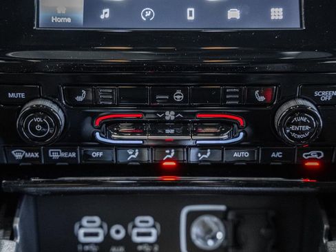 New 2025 Jeep Grand Cherokee Altitude image 22