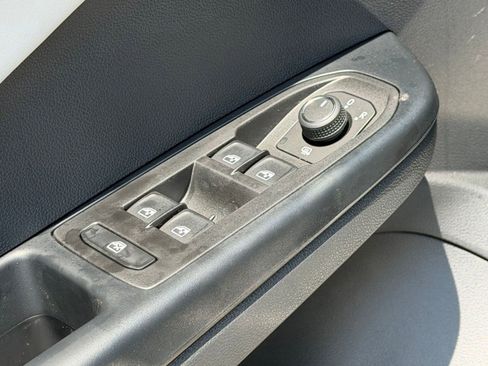 New 2026 Volkswagen Taos SE FWD image 22