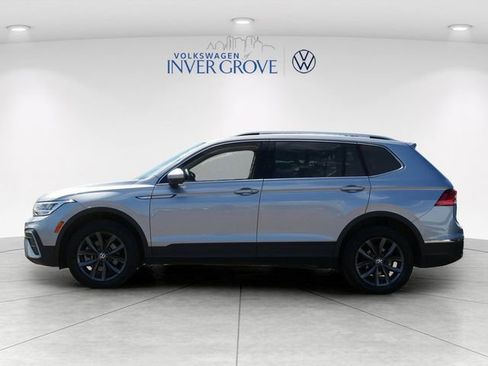 Certified 2022 Volkswagen Tiguan SE w/ Panoramic Sunroof Package AWD/4WD image 4
