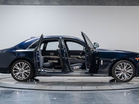 Used 2018 Rolls-Royce Ghost RWD image 37