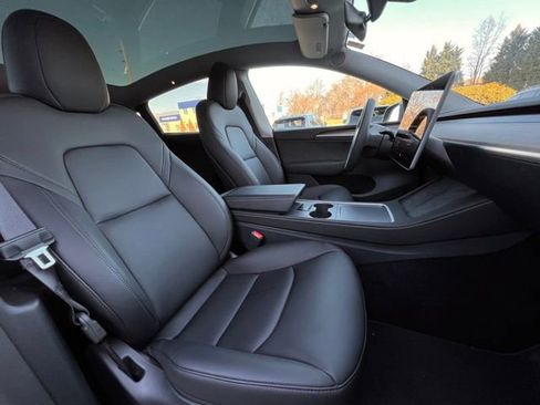 Used 2024 Tesla Model Y Long Range image 11
