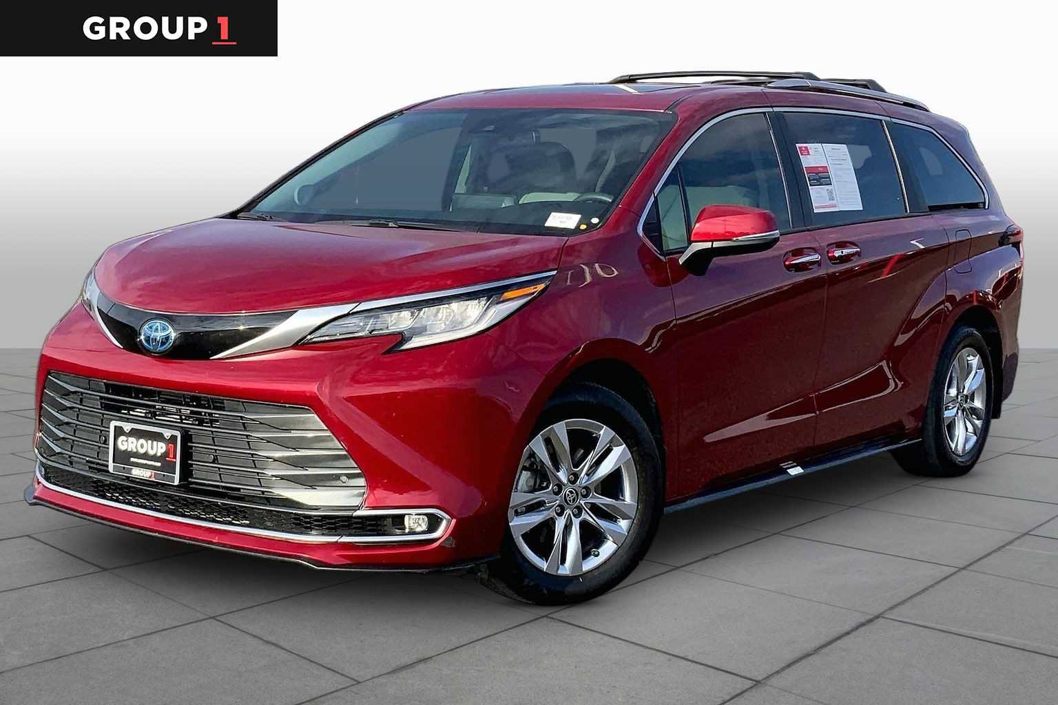 Used 2023 Toyota Sienna Limited FWD image 1