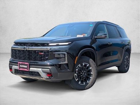 Used 2025 Chevrolet Traverse Z71 w/ Driver Confidence Package image 1