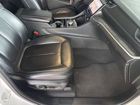 Used 2023 Jeep Grand Cherokee Limited image 27