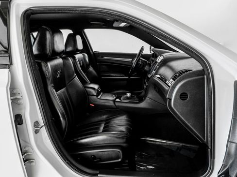 Used 2019 Chrysler 300 S image 35