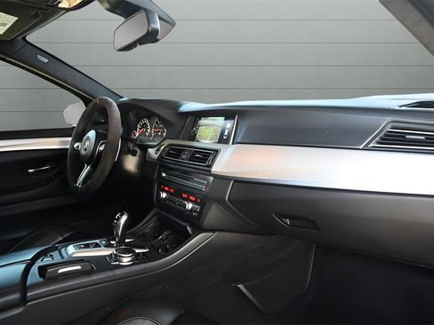 Used 2015 BMW M5 image 31