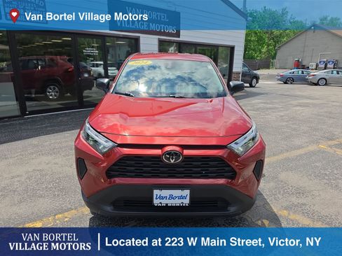 Used 2024 Toyota RAV4 LE AWD/4WD image 2