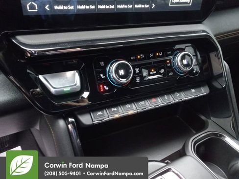 Used 2023 GMC Sierra 1500 AT4 image 17