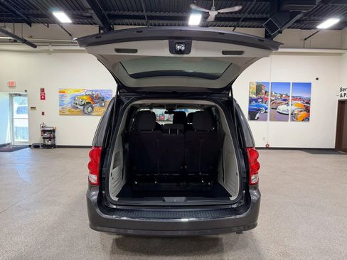 Used 2019 Dodge Grand Caravan SE w/ Rear Park Assist Package FWD image 21