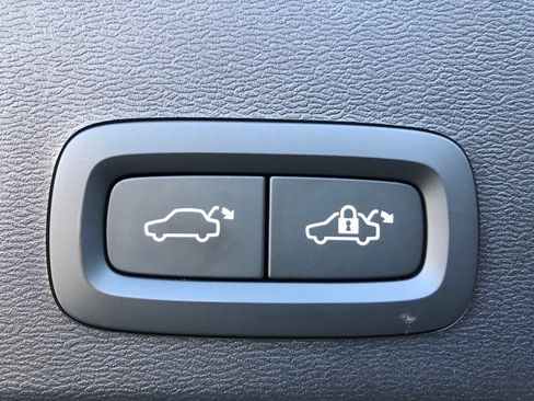 Used 2023 Volvo XC40 B5 Plus w/ Driver Assist Package image 37