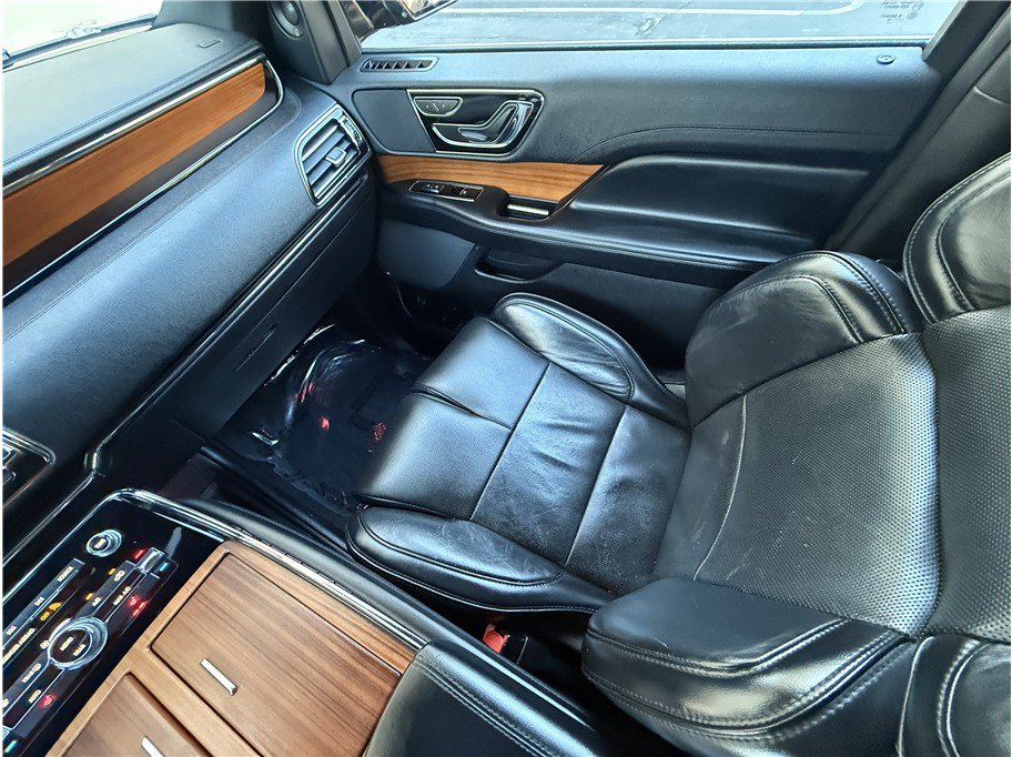 Used 2019 Lincoln Navigator L Select RWD image 12