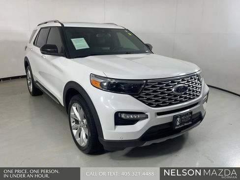 Used 2023 Ford Explorer Platinum w/ Technology Package AWD/4WD image 3