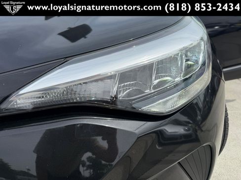 Used 2020 Toyota C-HR LE FWD image 30