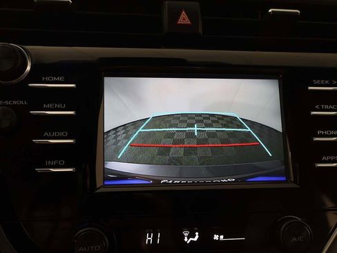 Used 2018 Toyota Camry SE image 38