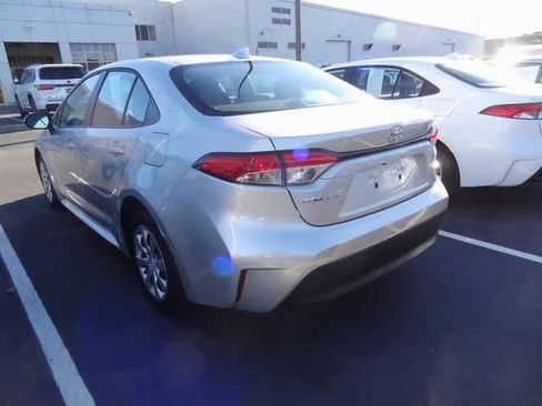 Used 2025 Toyota Corolla LE image 4