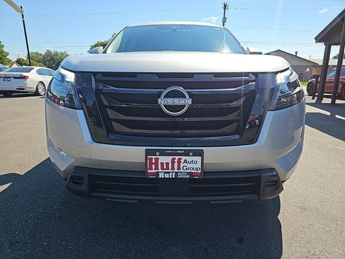 Used 2023 Nissan Pathfinder SV w/ Black Appearance Package AWD/4WD image 7