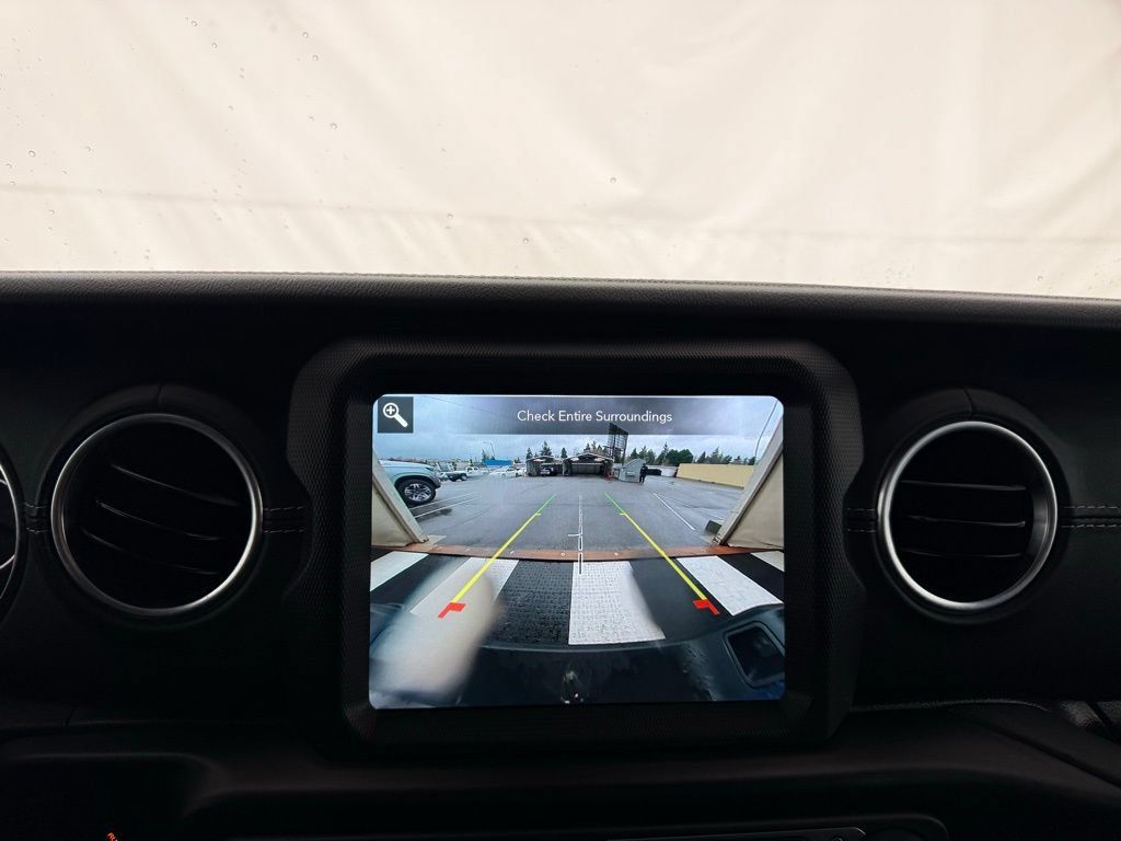 Used 2021 Jeep Gladiator Overland w/ Uconnect 4C Nav & Sound Group AWD/4WD image 37
