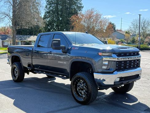 Used 2020 Chevrolet Silverado 2500 LT w/ Convenience Package image 7
